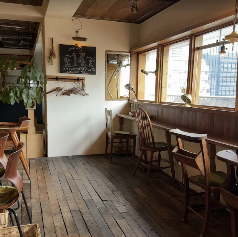 CAFE KESHiPEARL 内観